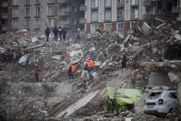 Trabajos de búsqueda y rescate en la ciudad turca de Antioquía tras los terremotos del 6 de febrero en el sur de Turquía, cerca de la frontera con Siria.
