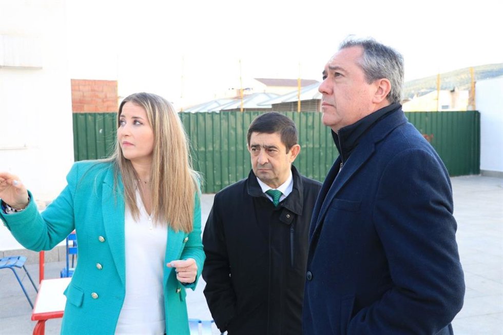 Visita al solar destinado para el centro de salud
