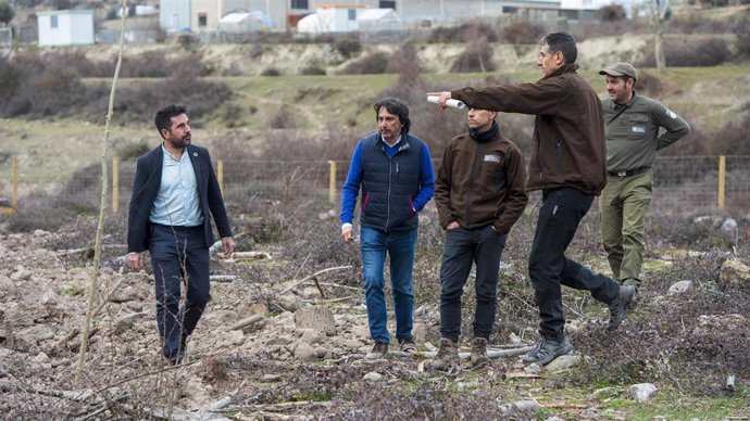El Gobierno de La Rioja restaura con especies autóctonas las riberas del río Leza en San Román de Cameros