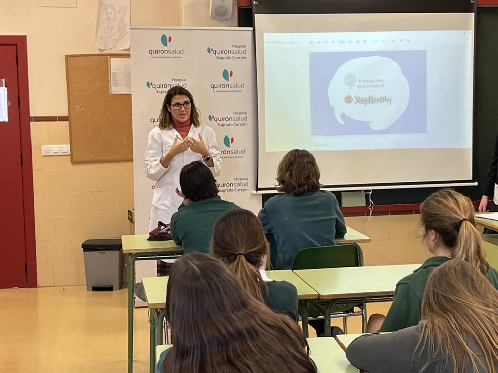 Los alumnos del colegio Bienaventurada Virgen María, del barrio de Bami, han recibido uno de los talleres del programa Stay Healthy de Quirónsalud.