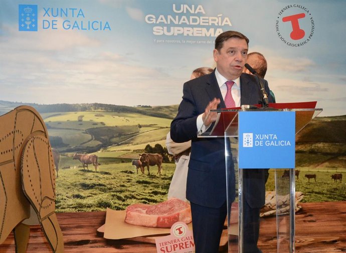 El ministro de Agricultura, Pesca y Alimentación, Luis Planas, participa en un acto en Galicia.