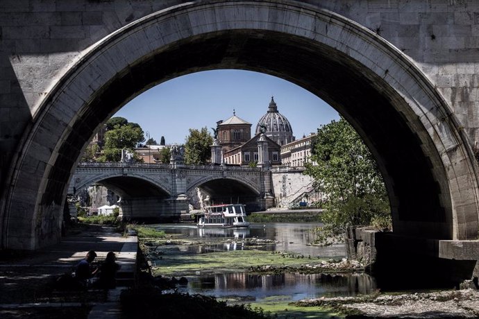 Archivo - Vista del río Tíber a su paso por Roma.