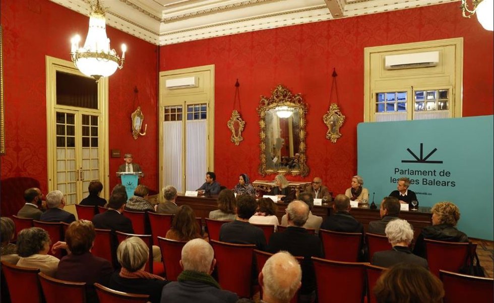Inaugurada la exposición fotográfica 'Viure al Shara' del intergrupo parlamentario 'Pau i Llibertat per al Shara'