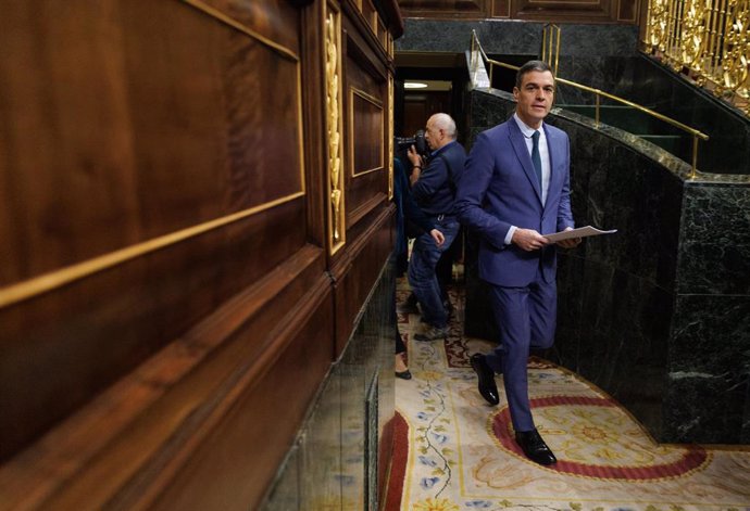 El presidente del Gobierno, Pedro Sánchez, a su llegada a una sesión de control al Gobierno, en el Congreso de los Diputados, a 22 de febrero de 2023, en Madrid (España). Durante la sesión, el presidente del Gobierno, ha respondido a preguntas sobre el 