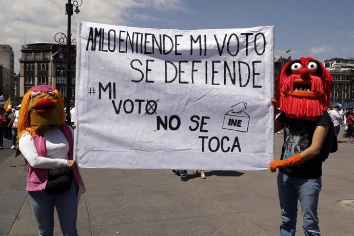 Manifestantes en contra de la reforma electoral en Ciudad de México