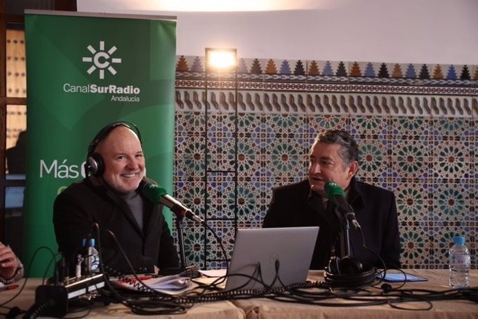 Jesús Vigorra entrevista al consejero de la Presidencia, Interior, Diálogo Social y Simplificación Administrativa, Antonio Sanz, en Canal Sur Radio el 28 de febrero de 2023.