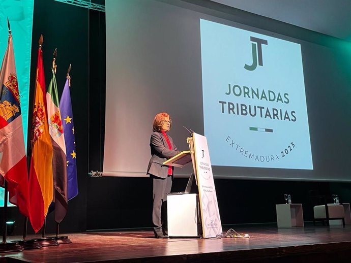 La vicepresidenta primera y consejera de Hacienda y Administración Pública, Pilar Blanco-Morales, en la I Jornada Tributaria de Extremadura
