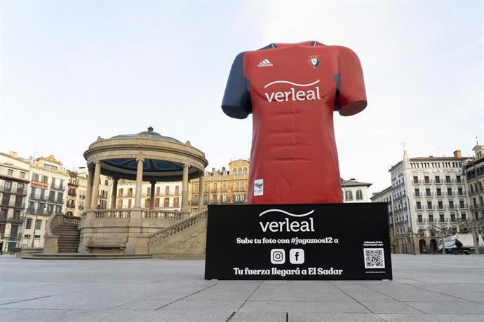 Acción publicitaria de Verleal en la previa del partido de Copa del Rey entre CA Osasuna y Athletic Club