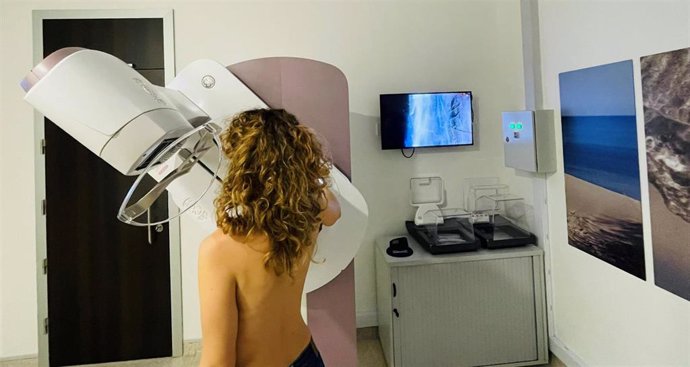 Máquina para realizar mamografías 3D 
