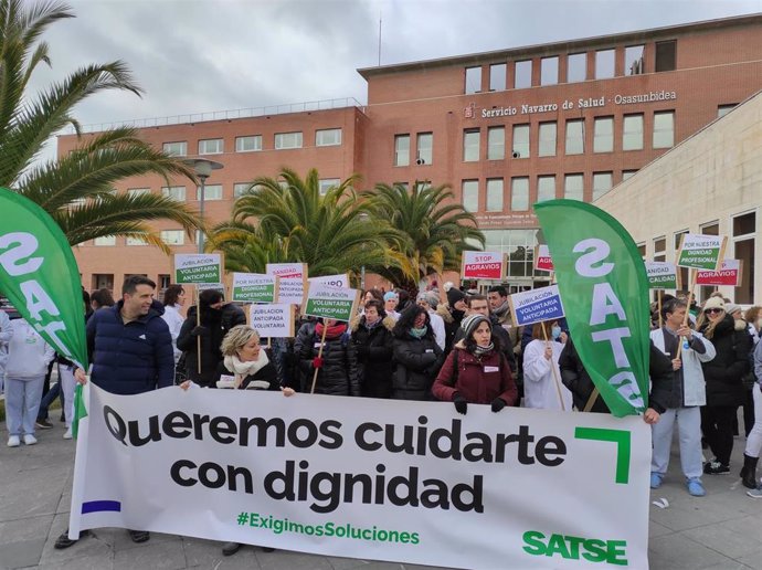Satse se moviliza en su jornada de huelga en Navarra para pedir fin a "agravios" en el Servicio Navarro de Salud.