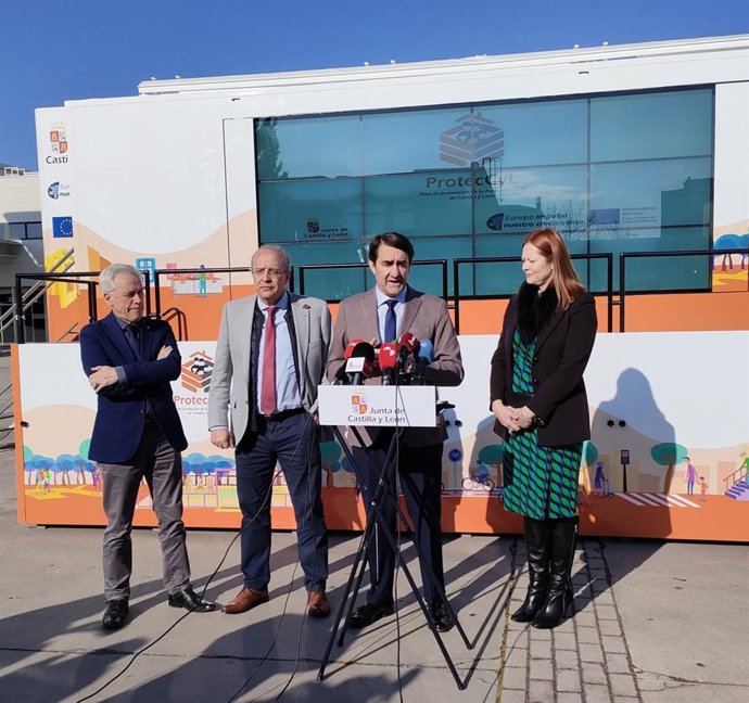 El consejero de Medio Ambiente, Juan Carlos Suárez-Quiñones, presenta el Programa de Autoprotección de Castilla y León.