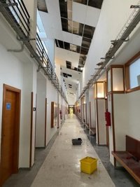 Caen algunos cascotes del falso techo del edificio Anselm Turmeda de la UIB por las fuertes lluvias