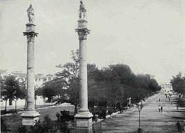 Imagen de las columnas de la Alameda con el cerramiento que va a recuperar ahora el Ayuntamiento de Sevilla.