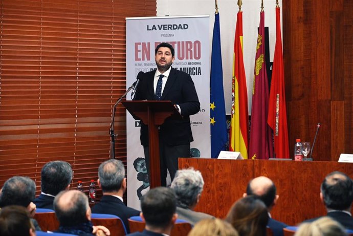 López Miras durante la inauguración del Foro 'En futuro: Región de Murcia', organizado por el diario La Verdad