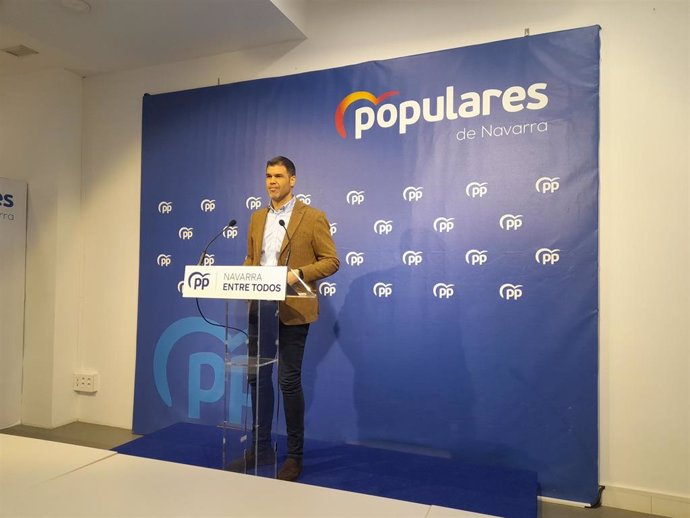 El presidente del PP de Navarra, Javier García, durante la rueda de prensa
