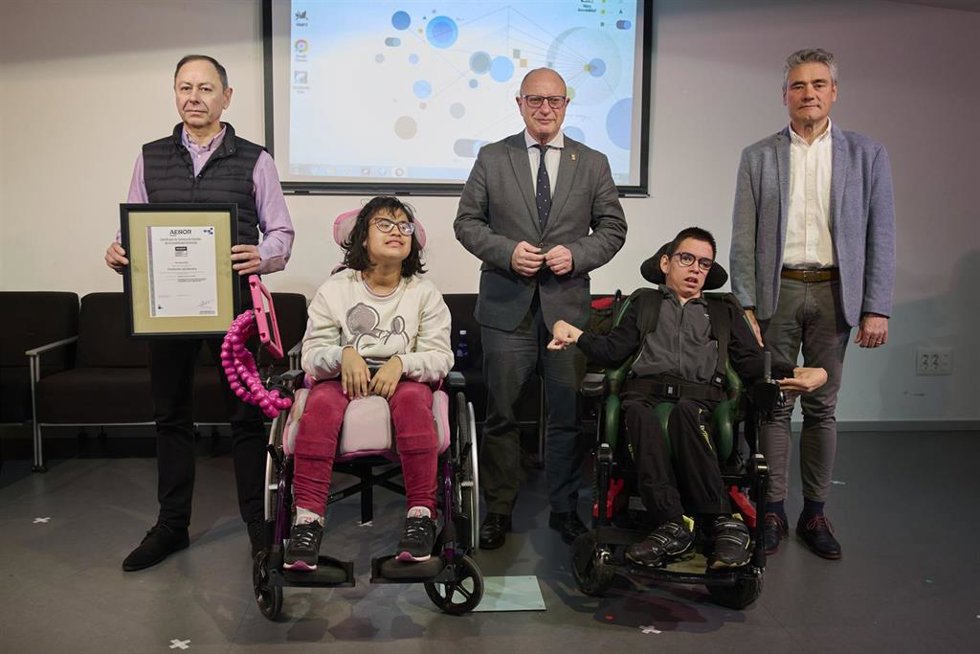 Fundación Caja Navarra Realiza Un Acto Informativo Para Explicar Que Ha Obtenido El Certificado De Accesibilidad Universal Para El Colegio De Educación Especial Isterria.