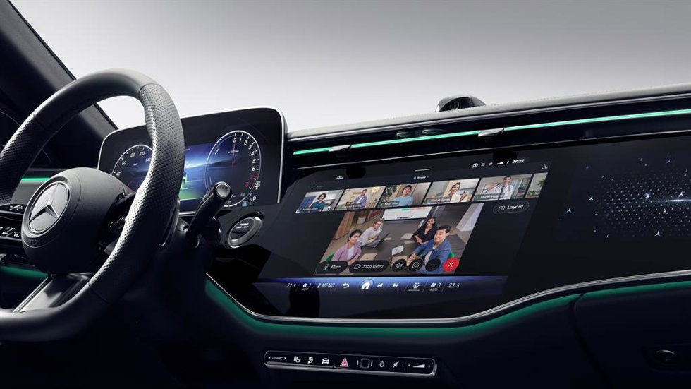 Muestra de Webex en la pantalla del Mercedes-Benz clase E