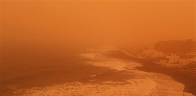 Imagen de Tenerife durante la súper calima de polvo desértico del 29 de enero de 2022