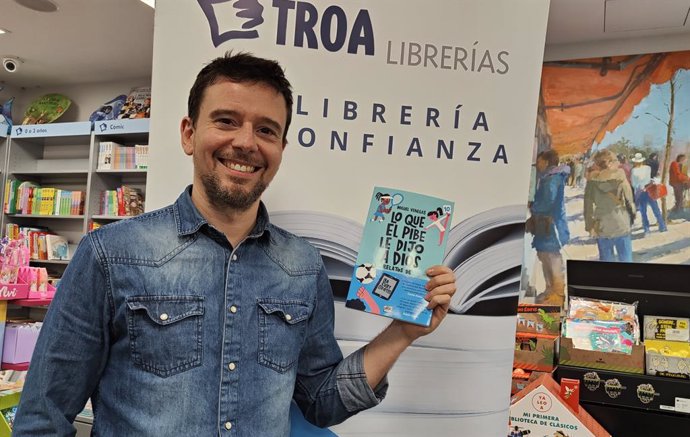 Miguel Venegas rima cultura y deporte en 'Lo que el Pibe le dijo a Dios', su tercer libro