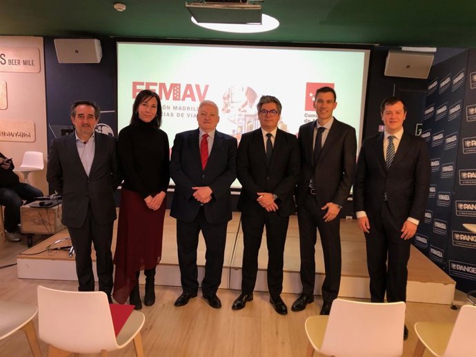 El viceconsejero de Cultura y Turismo, Daniel Martínez, y los copresidentes de FEMAV, César Gutiérrez y José Luis Méndez