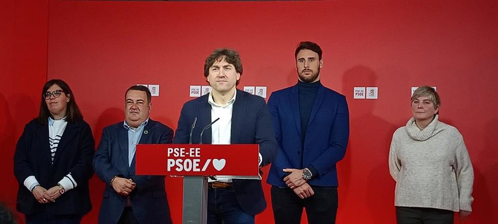 El secretario general del PSE-EE, Eneko Andueza,en la la sede de Bilbao