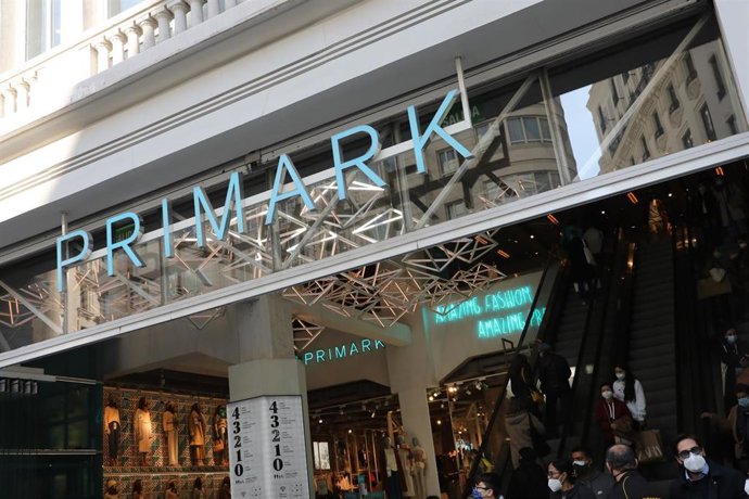 Archivo - Letrero del Primark de Gran Vía