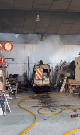 Estado de la furgoneta que originó la explosión y que terminó generando el incendio que requirió de la intervención de Bomberos y Policía