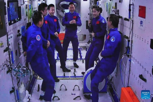 Archivo - Seis taikonautas reunidos por primera vez en la estación espacial china