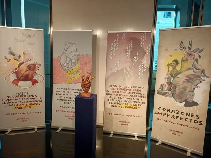 Exposición 'Corazones Imperfectos', organizada por Amiloidosis Visible, en el Congreso de los Diputados con motivo del Día Mundial de las Enfermedades Raras. En Madrid (España), a 28 de febrero de 2023.