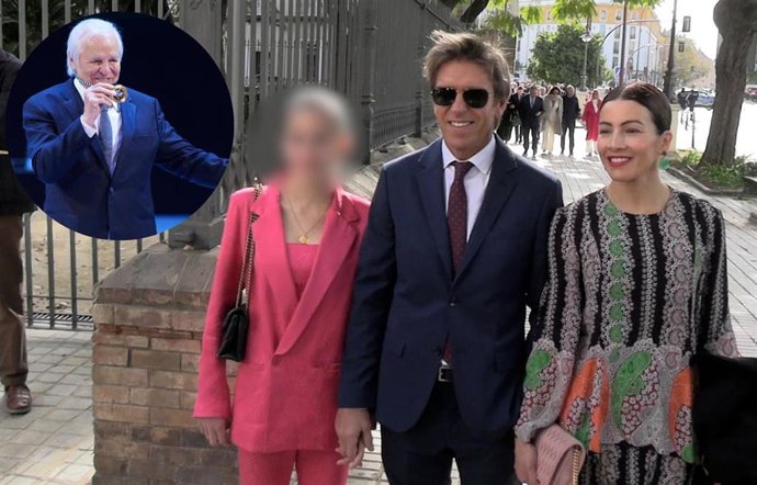 Manuel Benítez ha recibido la Medalla de Proyección Andalucía en presencia de su hijo Manuel Díaz, que ha asistido al acto con su mujer Virginia Troconis y su hija Triana