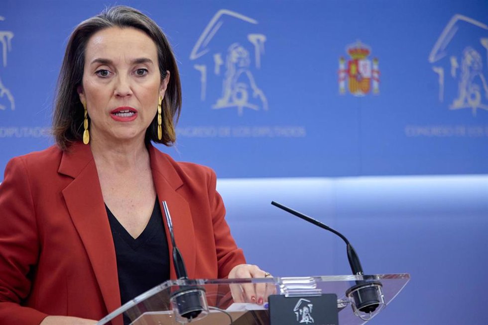 La portavoz del PP en el Congreso, Cuca Gamarra, durante una rueda de prensa posterior a la reunión de la Junta de Portavoces, en el Congreso de los Diputados, a 28 de febrero de 2023, en Madrid (España).