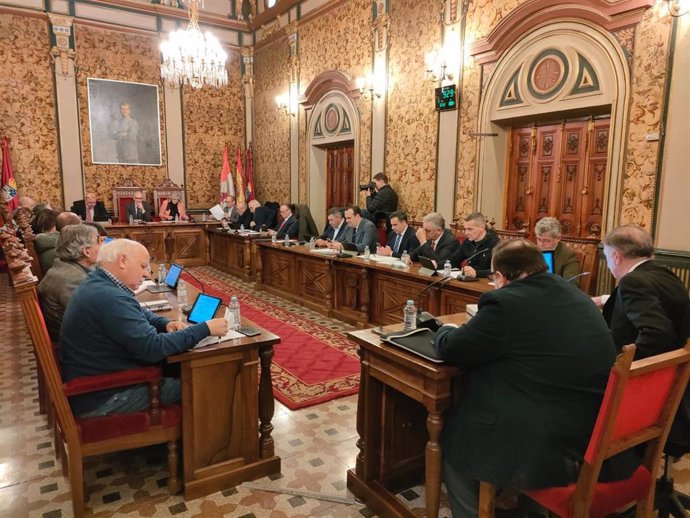 Pleno ordinario en la Diputación de Salamanca.