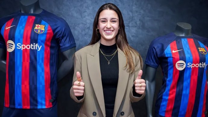 Archivo - La jugadora del FC Barcelona Jana Fernández, tras renovar hasta 2025