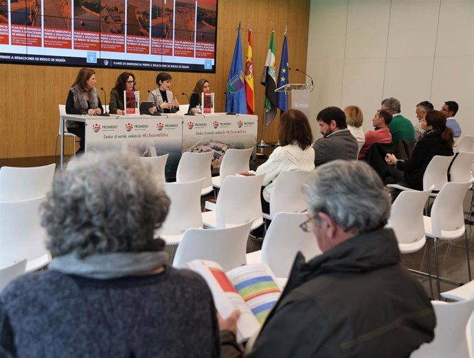 Presentación y entrega de Planes de Emergencia por Sequía de los sistemas de abastecimiento de varios municipios.