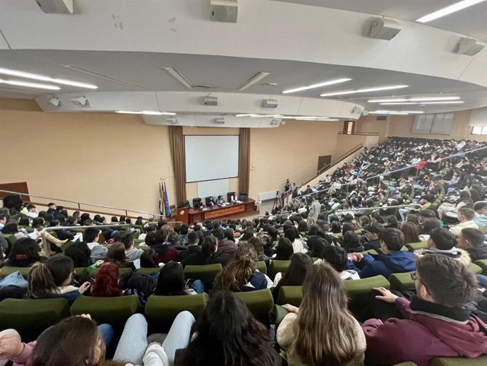 El campus de la UEx en Badajoz abre sus puertas a más de 2.400 estudiantes de Bachillerato y Ciclos Formativos.