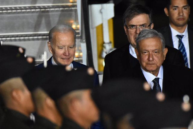 Archivo - Los presidente Joe Biden y Andrés Manuel López Obrador.
