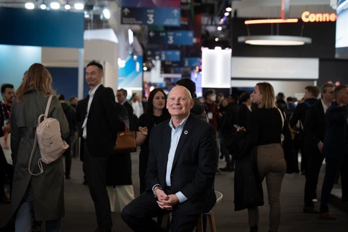 El ceo de GSMA, John Hoffman, durante la entrevista con Europa Press en el MWC 2023.