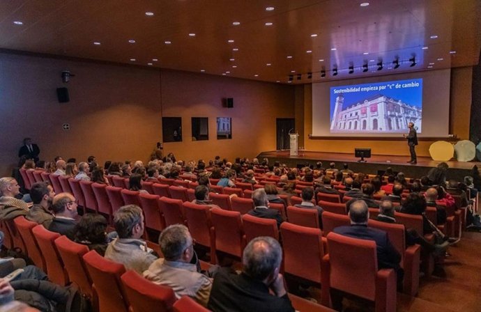 Conferencia inaugural del el V Fórum de Medio Ambiente y Mundo Local del área de Acción Climática de la Diputación de Barcelona.