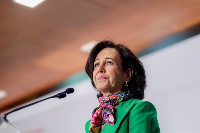 La presidenta de Banco Santander, Ana Botín, presenta los resultados del año 2022, en la Ciudad Grupo Santander de Boadilla del Monte, a 2 de febrero de 2023, en Boadilla del Monte, Madrid (España).