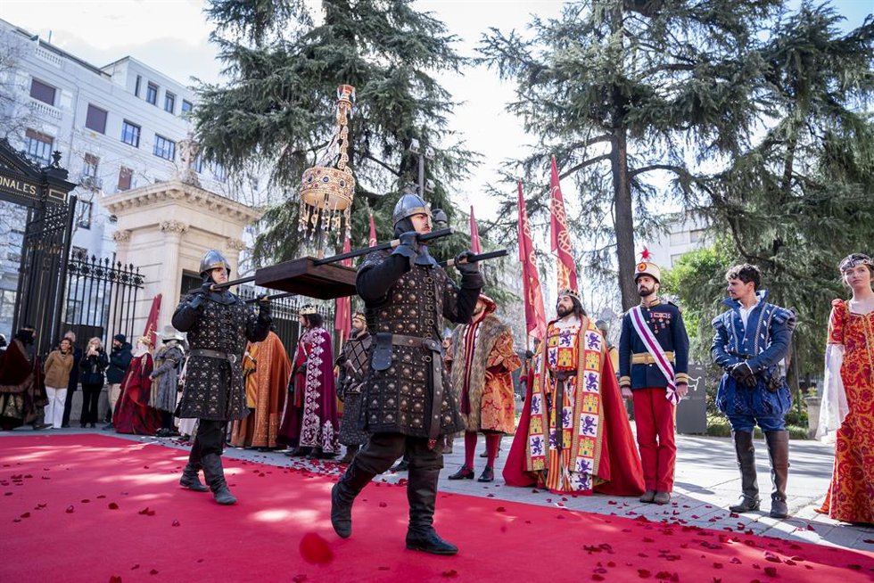 Personajes de Puy du Fou a su llegada a la Plaza de Colón para  la presentación de su nueva temporada, a 27 de febrero de 2023