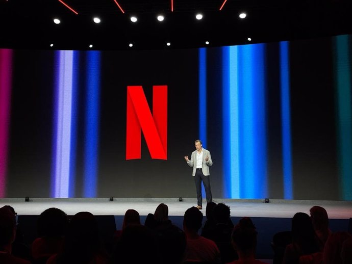 El ceo de Netflix, Greg Peters, en en la conferncia 'Keynote 6: The Future of Sport & Entretainment' en el Mobile World Congress 2023 (MWC)