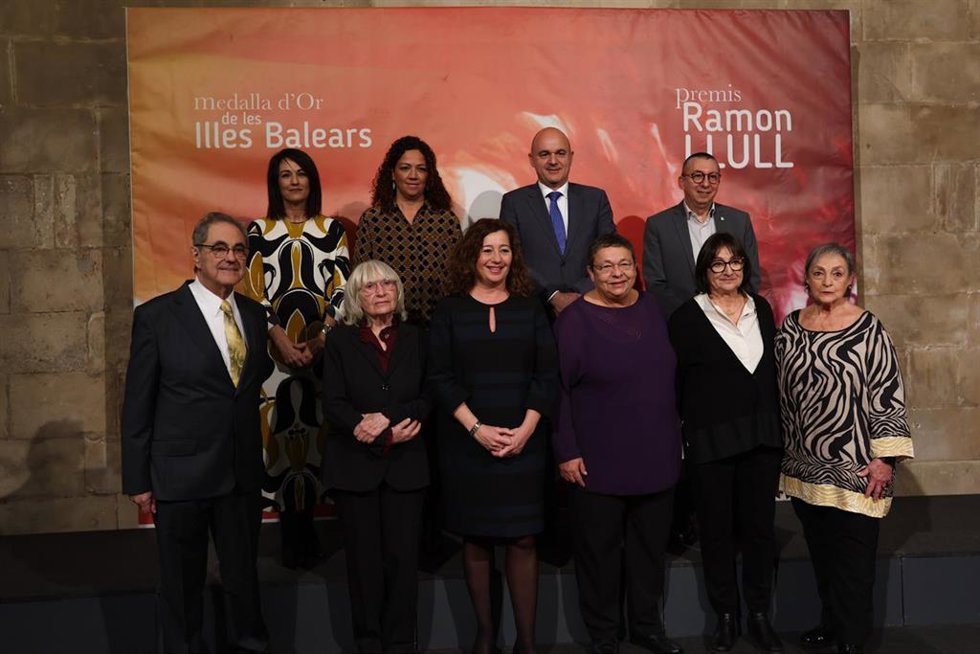 La presidenta del Govern, Francina Armengol, en la entrega de de las Medallas de Oro y los premios Ramon Llull por el Día de Baleares