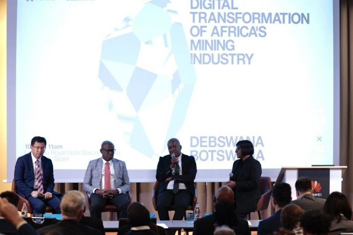 On February 28, 2023, at MWC Barcelona 2023, Botswana's Debswana and Huawei jointly announced the world's first 5G-oriented smart diamond mine project. Guests including Hon. Thulagano M. Segokgo, Minister of Communications, Knowledge and Technology of B