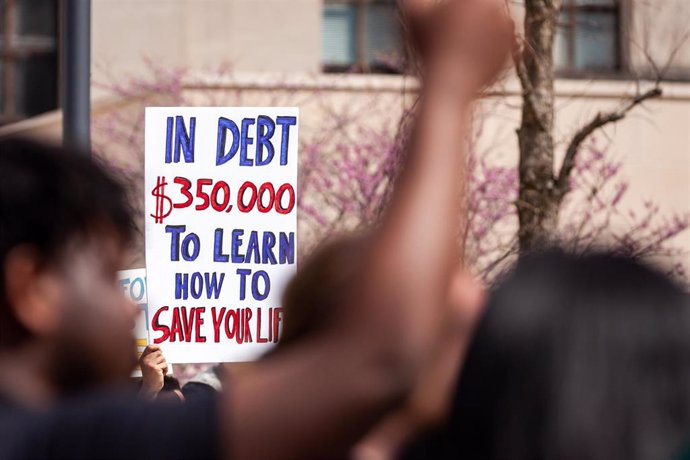 Archivo - Una protesta en Washington D.C. Por el bloqueo a los préstamos estudiantiles