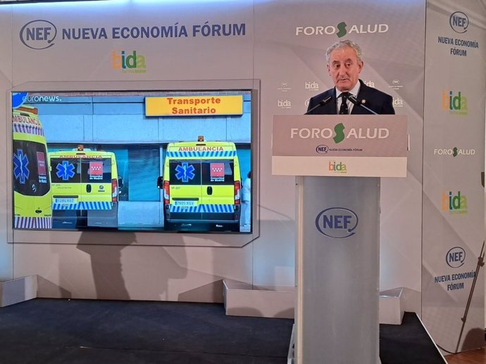 El presidente del Consejo General de Colegios Oficiales de Médicos (CGCOM), Tomás Cobo, en la tribuna 'Foro Salud', organizada por Nueva Economía Fórum. En Madrid (España), a 1 de marzo de 2023.