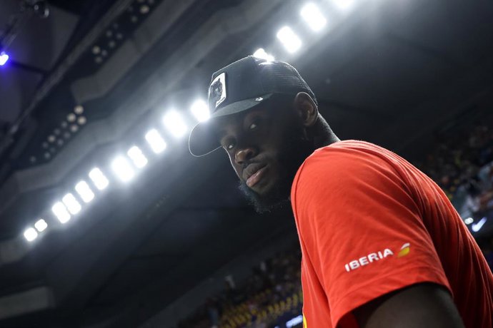 Archivo - Usman Garuba of Spain looks on during the basketball friendly national match played between Spain Team and Greece Team at Wizink Center pavilion on August 11, 2022, in Madrid, Spain.