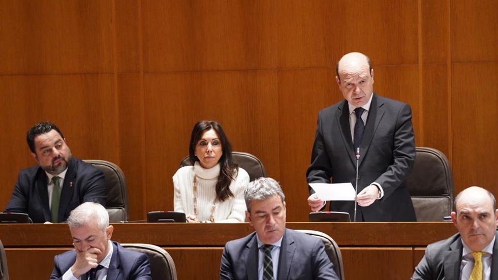 El portavoz de VOX en Aragón, Santiago Morón, interviene en el Pleno de las Cortes.