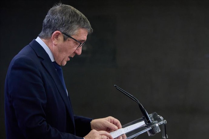 El portavoz del PSOE en el Congreso, Patxi López, durante una rueda de prensa posterior a la reunión de la Junta de Portavoces, en el Congreso de los Diputados, a 28 de febrero de 2023, en Madrid (España).