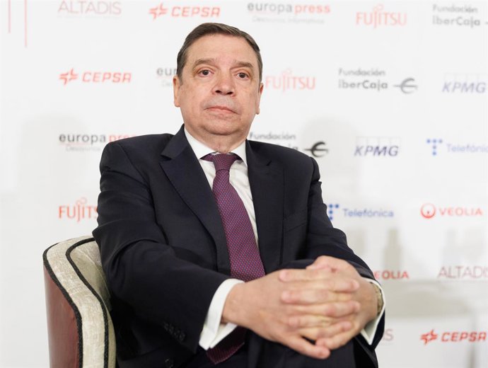 El ministro de Agricultura, Pesca, Alimentación y Medio Ambiente, Luis Planas, durante un desayuno informativo de Europa Press, en el Rosewood Villa Magna, a 1 de marzo de 2023, en Madrid (España).