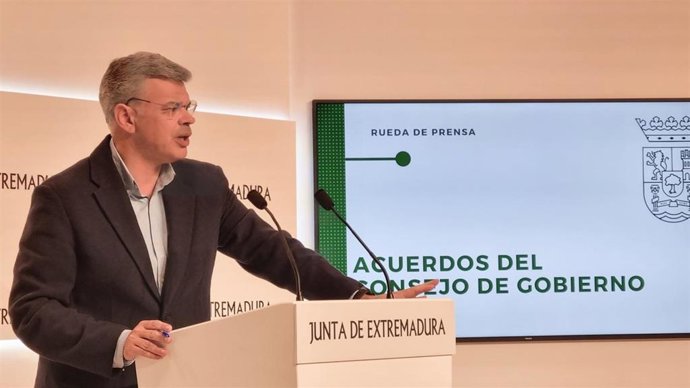 El portavoz de la Junta de Extremadura, Juan Antonio González, en rueda de prensa tras el Consejo de Gobierno autonómico